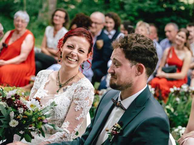 Le mariage de John et Angélique à Ouézy, Calvados 15