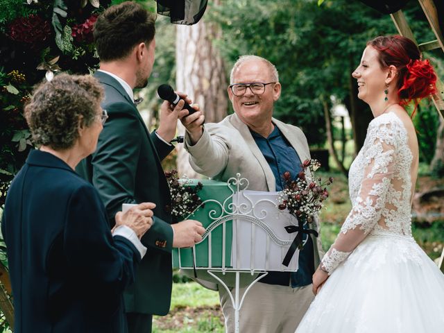 Le mariage de John et Angélique à Ouézy, Calvados 17