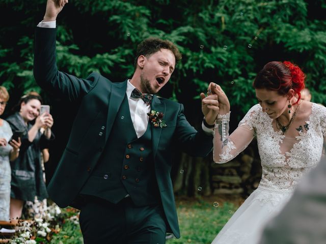 Le mariage de John et Angélique à Ouézy, Calvados 18