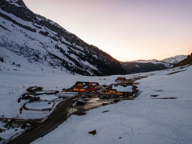 Le mariage de Jordan et Dune à La Clusaz, Haute-Savoie 74