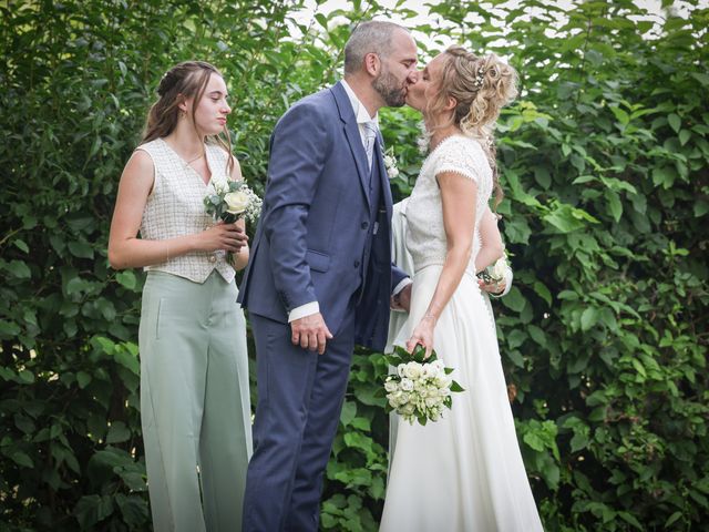 Le mariage de Johan et Aurélia à Saint-James, Manche 16