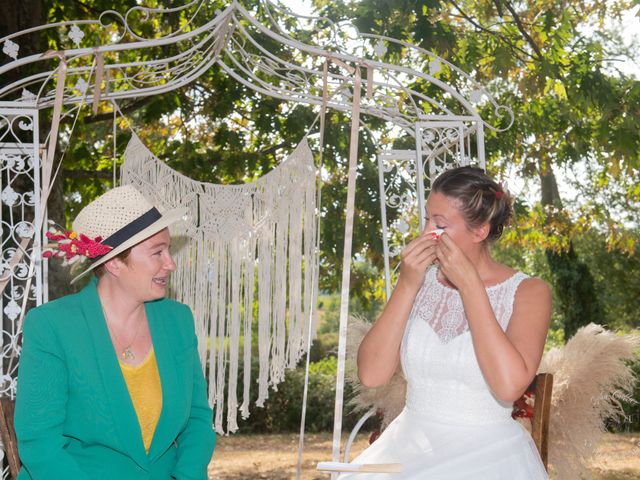 Le mariage de Charlotte et Valerie à Fleurie, Rhône 2