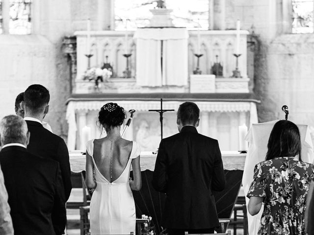 Le mariage de Benjamin et Camille à Porte-Joie, Eure 12