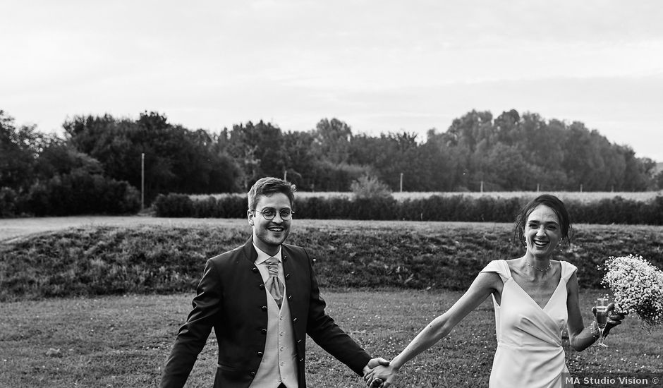 Le mariage de Benjamin et Camille à Porte-Joie, Eure