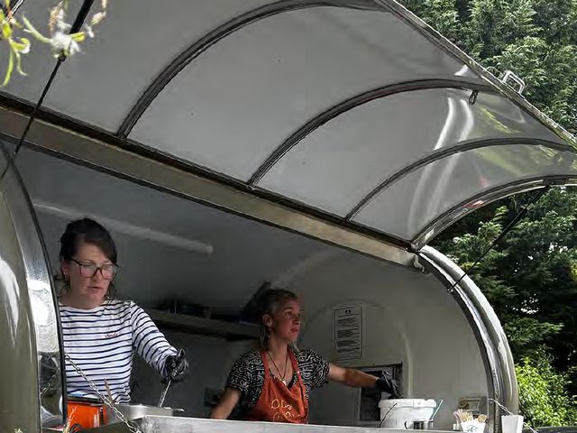 Le mariage de Aurélie et Frédéric à Pont-l&apos;Abbé, Finistère 56