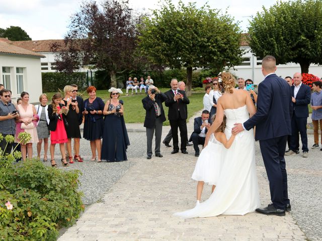 Le mariage de Andy et Hélène à Nieul-lès-Saintes, Charente Maritime 20
