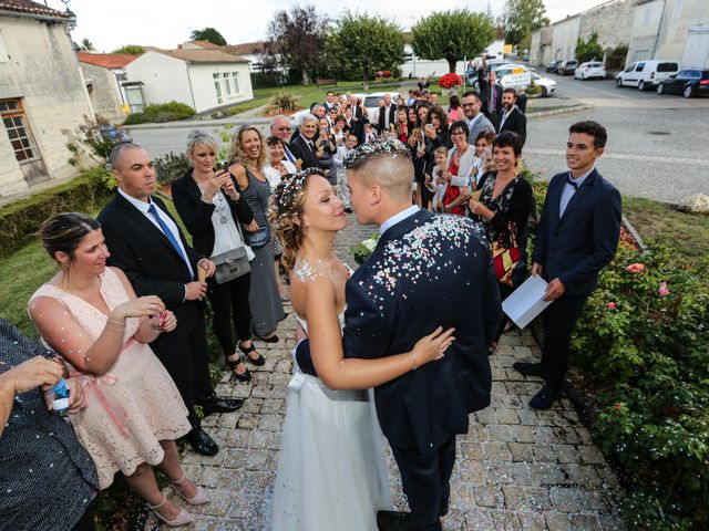 Le mariage de Andy et Hélène à Nieul-lès-Saintes, Charente Maritime 38