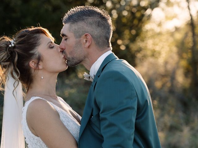 Le mariage de Julien et Céline à Aillas, Gironde 16