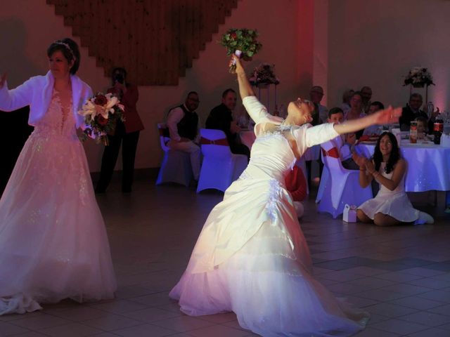 Le mariage de Aurélie  et Jennifer à La Ville-sous-Orbais, Marne 11