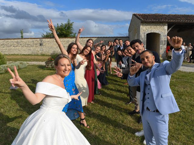 Le mariage de Yacine et Manon à Lignières-Sonneville, Charente 19