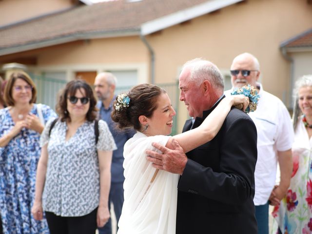 Le mariage de David et Sabrina à Artas, Isère 11