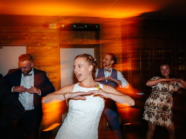 Le mariage de Florent et Lola à Le Haut-Bréda, Isère 56