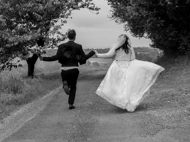 Le mariage de Mickael et Clémentine à Mortagne-sur-Gironde, Charente Maritime 33