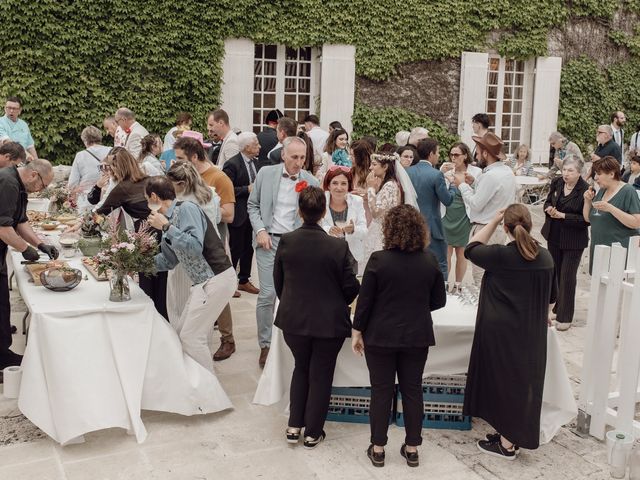 Le mariage de Mickael et Clémentine à Mortagne-sur-Gironde, Charente Maritime 51