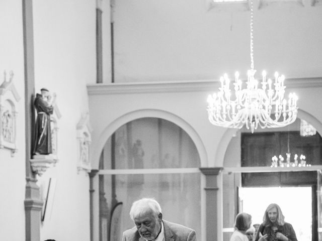 Le mariage de Alban et Pauline à Saint-Pierre-de-Chandieu, Rhône 17