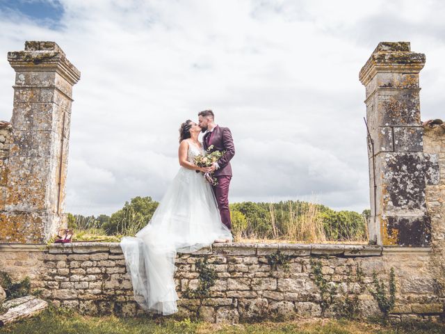 Le mariage de Julien et Adeline à Aigrefeuille-d&apos;Aunis, Charente Maritime 2