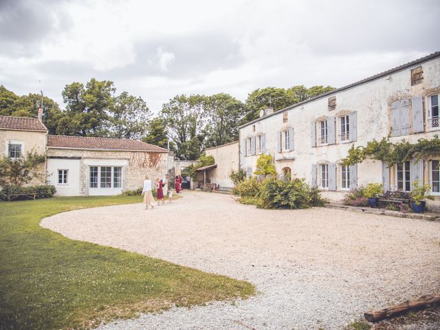 Le mariage de Julien et Adeline à Aigrefeuille-d&apos;Aunis, Charente Maritime 3