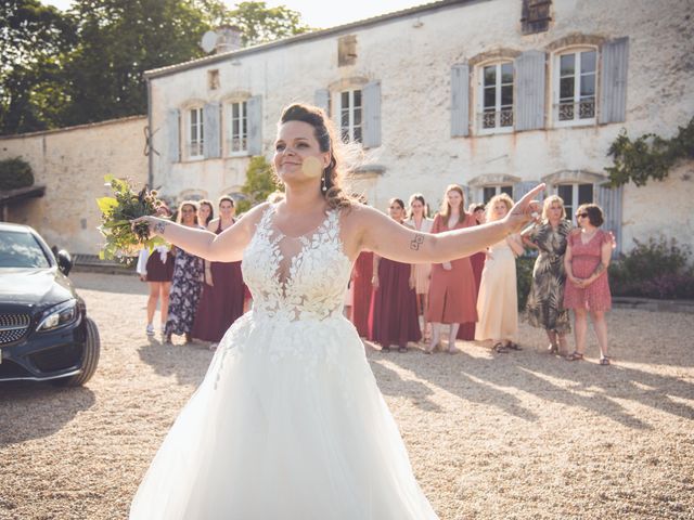 Le mariage de Julien et Adeline à Aigrefeuille-d&apos;Aunis, Charente Maritime 16