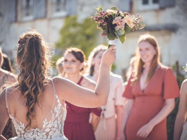 Le mariage de Julien et Adeline à Aigrefeuille-d&apos;Aunis, Charente Maritime 17