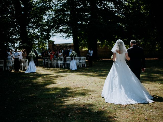 Le mariage de Anthony et Charlène à Lyons-la-Forêt, Eure 16