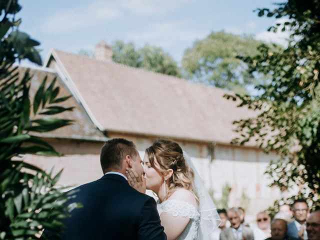 Le mariage de Anthony et Charlène à Lyons-la-Forêt, Eure 44