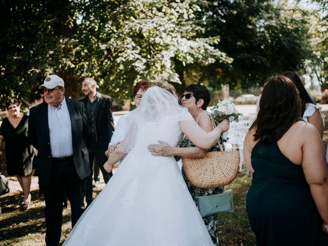 Le mariage de Anthony et Charlène à Lyons-la-Forêt, Eure 57