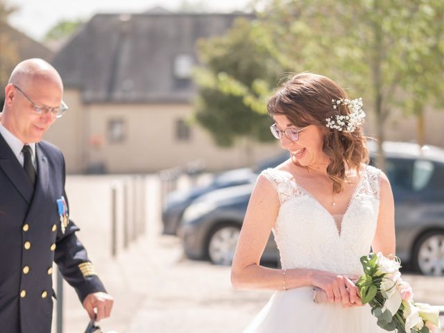 Le mariage de Philippe et Sophie à Bernières-sur-Mer, Calvados 4