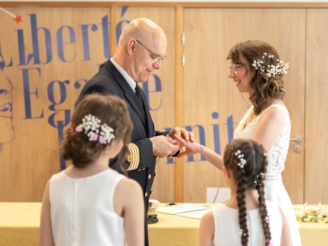 Le mariage de Philippe et Sophie à Bernières-sur-Mer, Calvados 7