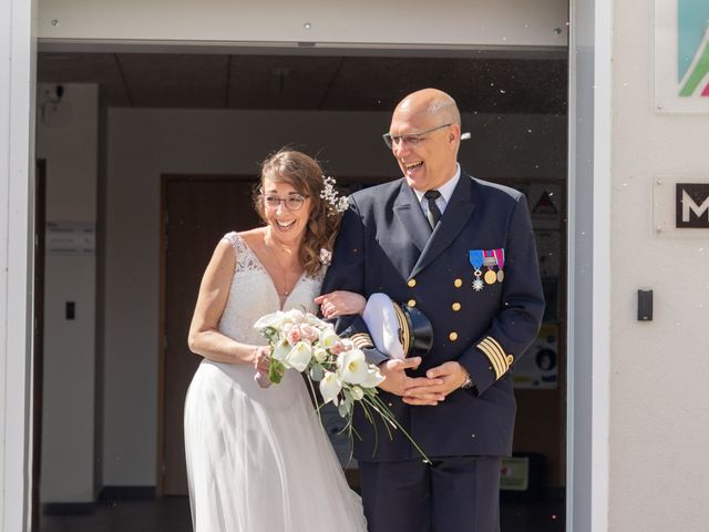 Le mariage de Philippe et Sophie à Bernières-sur-Mer, Calvados 9