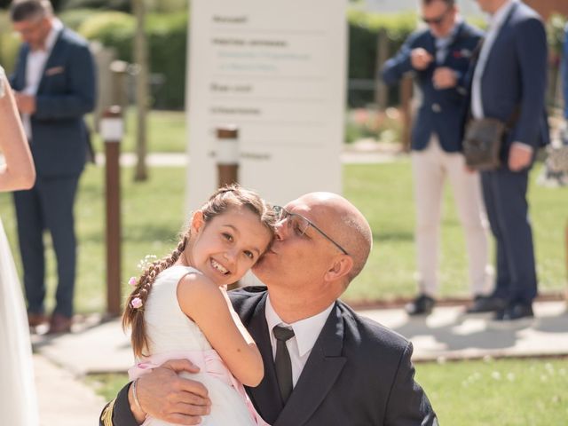 Le mariage de Philippe et Sophie à Bernières-sur-Mer, Calvados 11