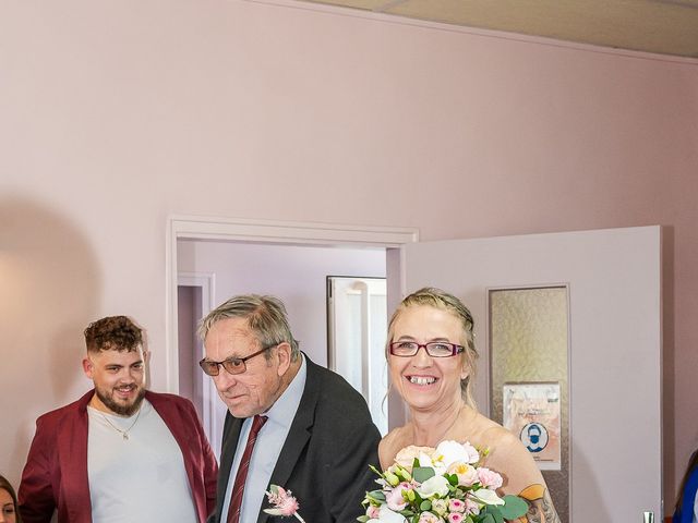 Le mariage de Sébastien et Patricia à Randonnai, Orne 10