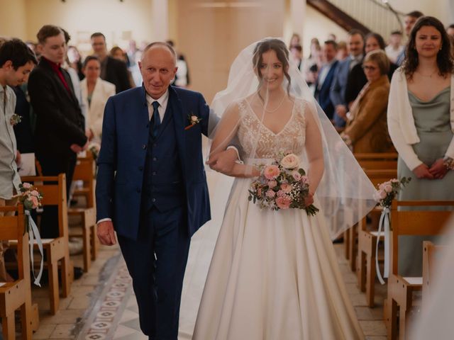 Le mariage de Adrien et Pauline à Châbons, Isère 13