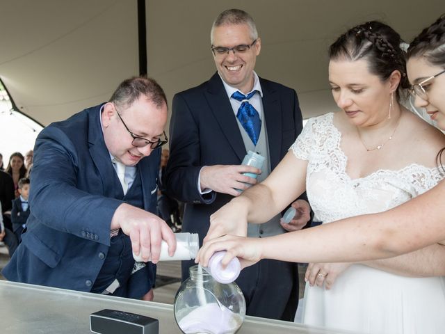 Le mariage de Mickael et Isabelle à Brenat, Puy-de-Dôme 2