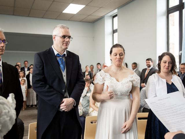 Le mariage de Mickael et Isabelle à Brenat, Puy-de-Dôme 14