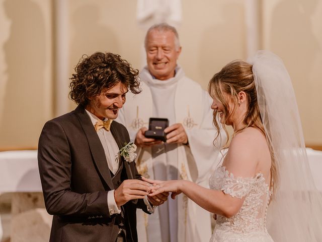 Le mariage de Bastien et Alexandra à Montjoyer, Drôme 44