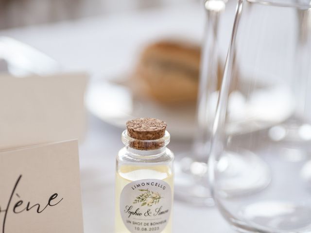 Le mariage de Simon et Sophie à Grignan, Drôme 10
