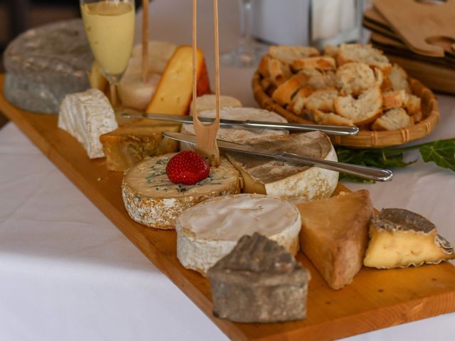 Le mariage de Thomas et Anais à Souvigny, Allier 22