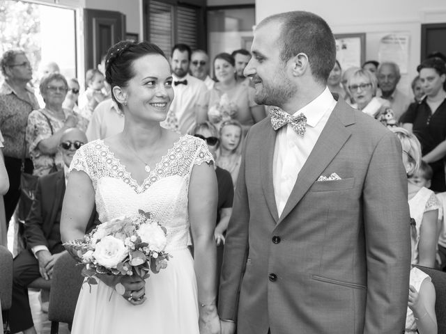 Le mariage de Thomas et Anais à Souvigny, Allier 28