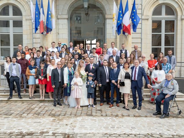 Le mariage de Adrien et Ophélie à Blois, Loir-et-Cher 25