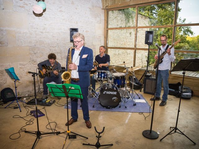 Le mariage de Olivier et Camille à Cognac, Charente 31