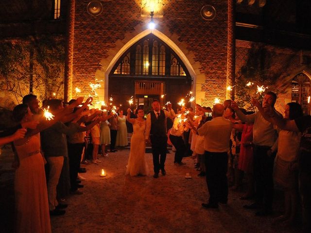 Le mariage de Mickaël  et Marie à Saint-Priest-Bramefant, Puy-de-Dôme 37