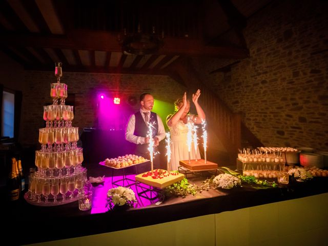 Le mariage de Xavier et Lucie à Aunay-sur-Odon, Calvados 15