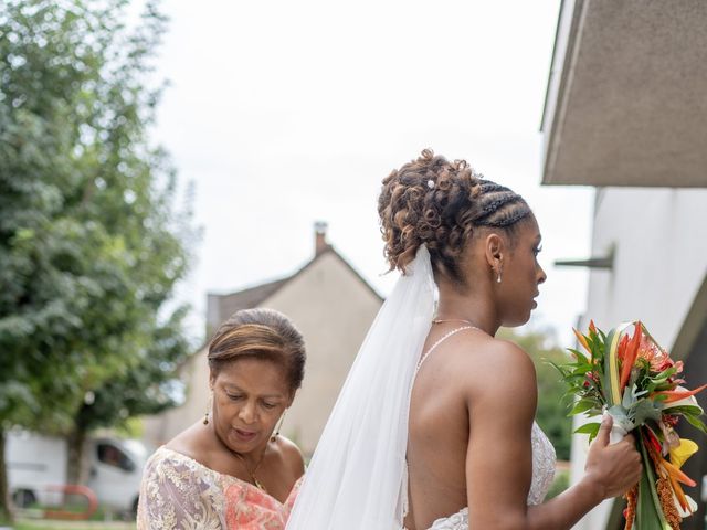 Le mariage de Laeticia et Wesley à Grisy-Suisnes, Seine-et-Marne 17