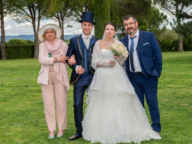 Le mariage de Yoann et Eva à Crillon le Brave, Vaucluse 13