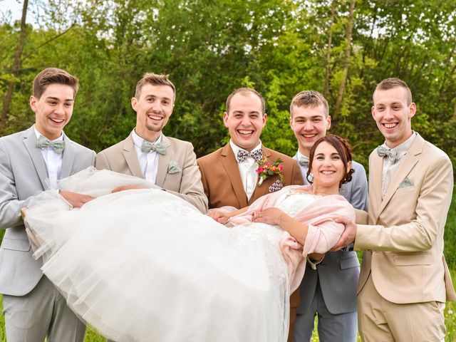 Le mariage de Emilien et Lucie à Oussières, Jura 35