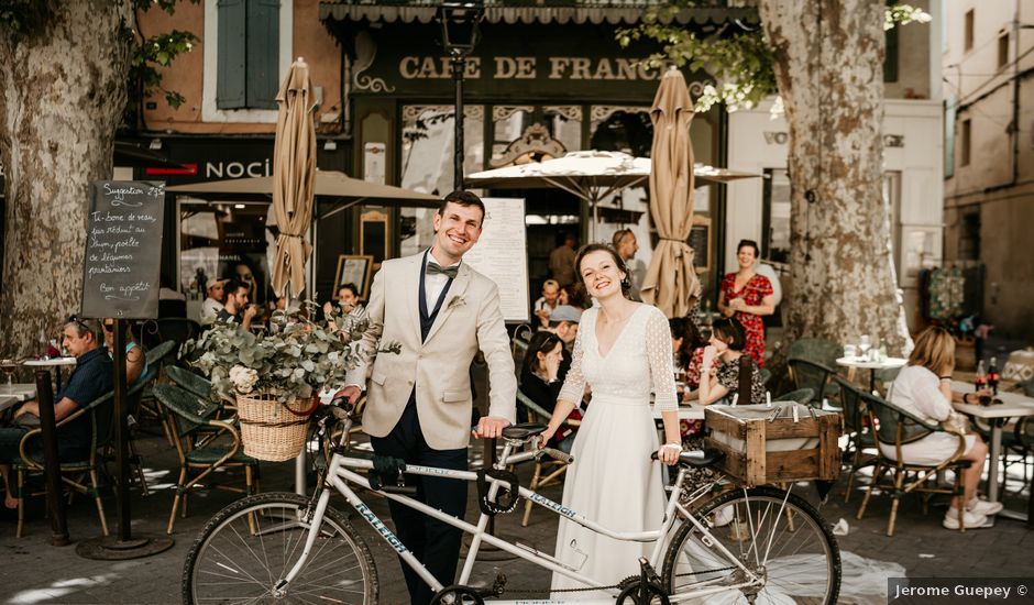 Le mariage de Olivier et Marie à L'Isle-sur-la-Sorgue, Vaucluse