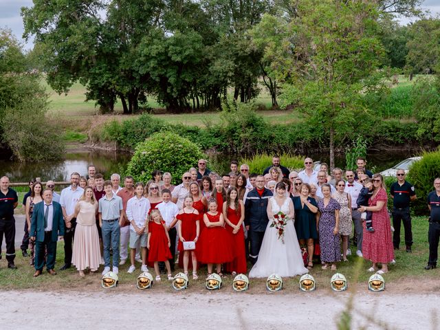 Le mariage de Sébastien et Audrey à Saint-Aigulin, Charente Maritime 15