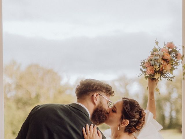 Le mariage de Nicolas et Lauriane à Souvigny, Allier 32