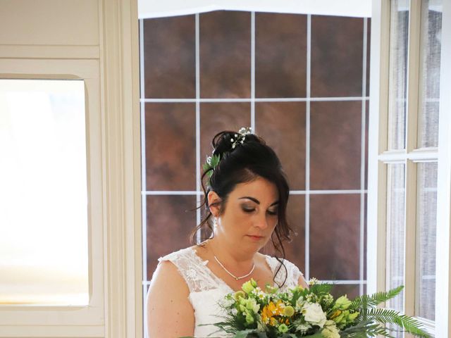 Le mariage de Gaël et Sarah à Plougonven, Finistère 17