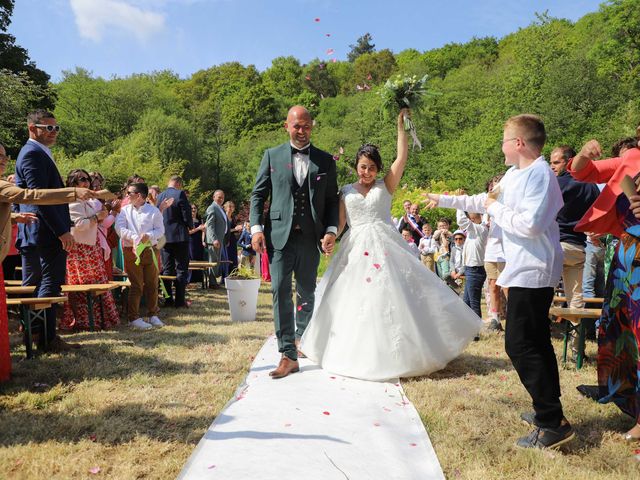 Le mariage de Gaël et Sarah à Plougonven, Finistère 32